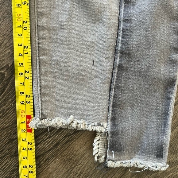 Artisan NY Cropped Jeans Gray Frayed Hem Women's size 10 - Picture 8 of 9